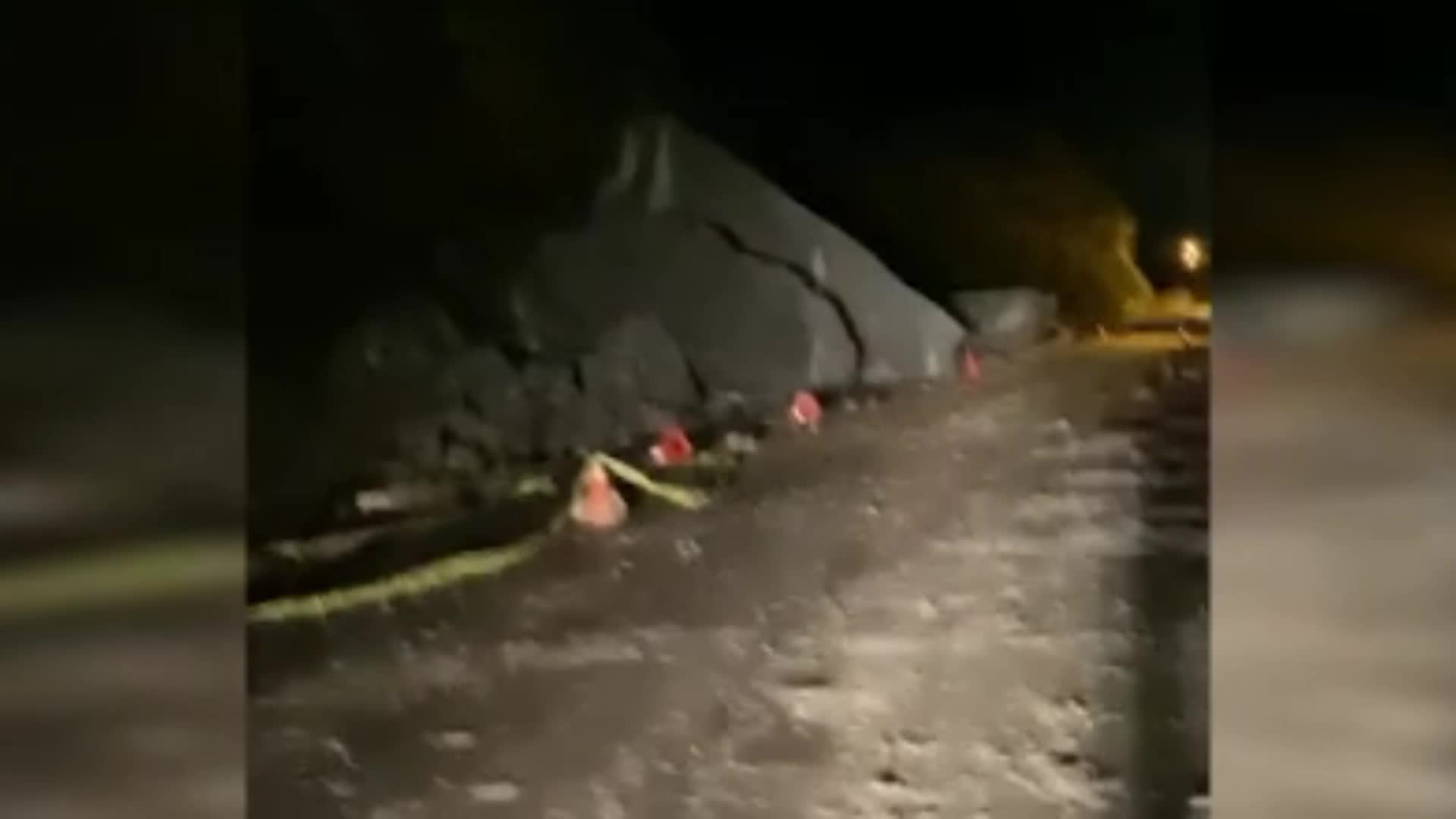 Sinop'ta heyelan nedeniyle köy yolu ulaşıma kapatıldı