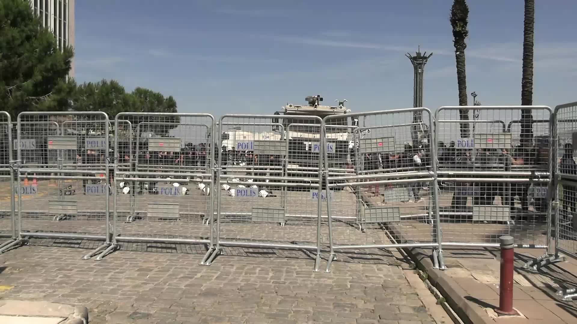 Özgür Özel'in İzmir mitingi için Cumhuriyet Meydanı'na girişine izin verilmiyor