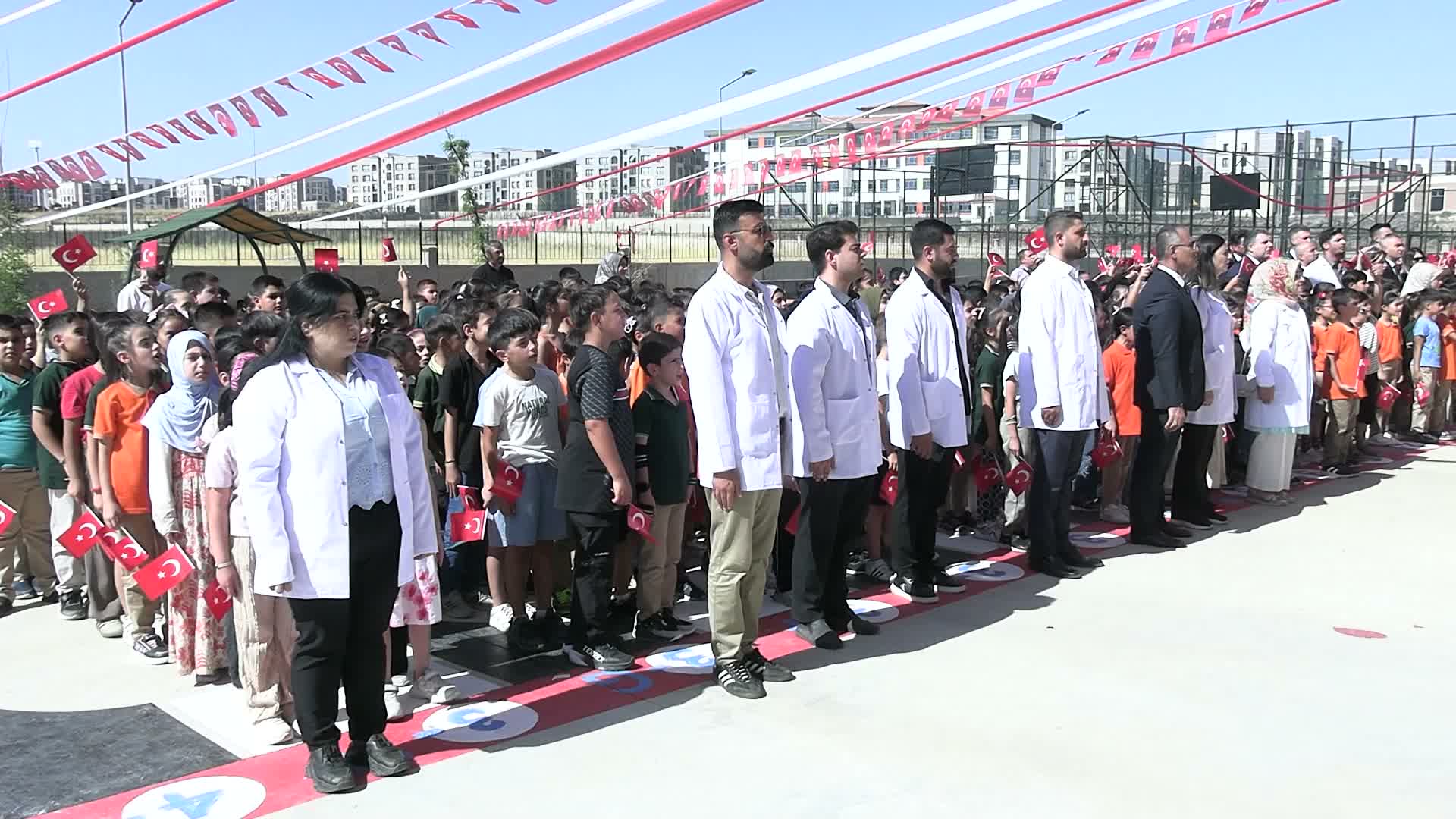 Diyarbakır'da İlköğretim Haftası kutlandı... Vali Yardımcısı Ayaz: "Güçlü bir gelecek, iyi yetişmiş gençlerle mümkün olacaktır"