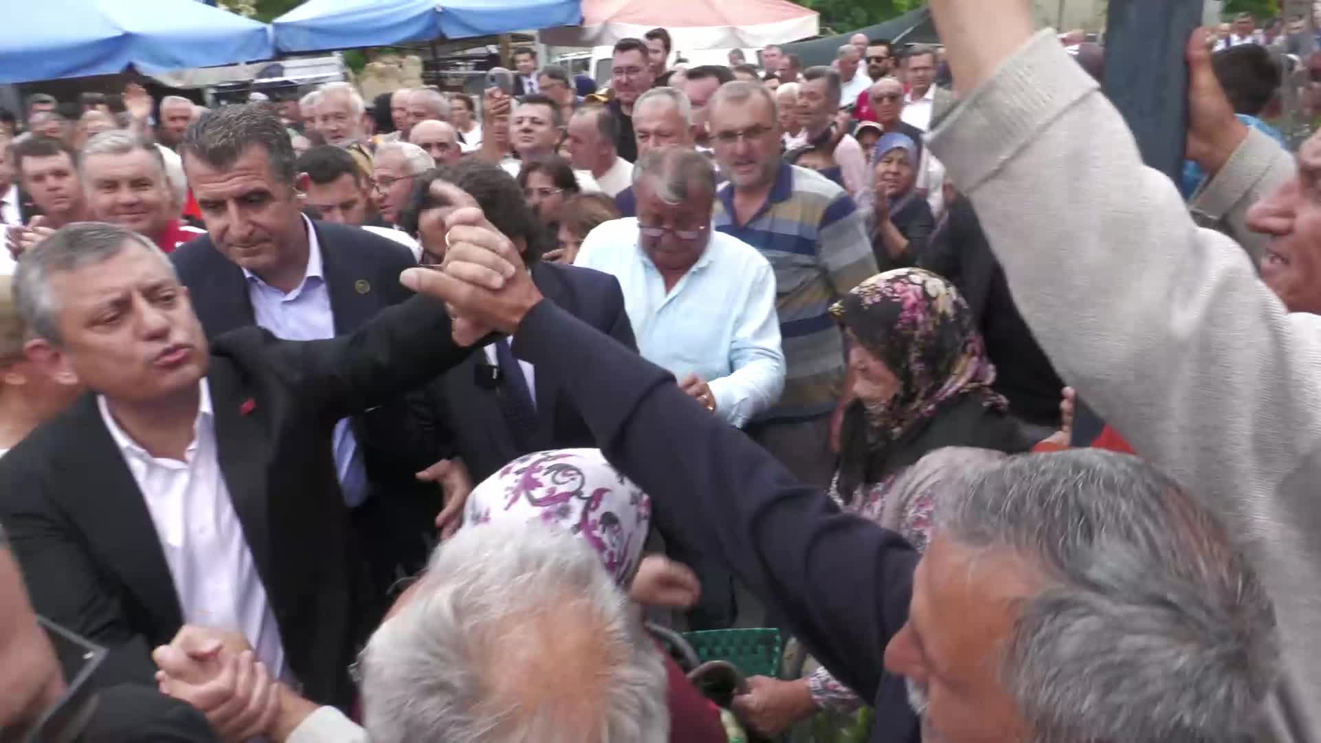 CHP Grup Başkanı Özel Denizli'de... Özel'den, istifa etmek isteyen CHP üyesine: Şimdilik baba ocağını kimse bırakmasın