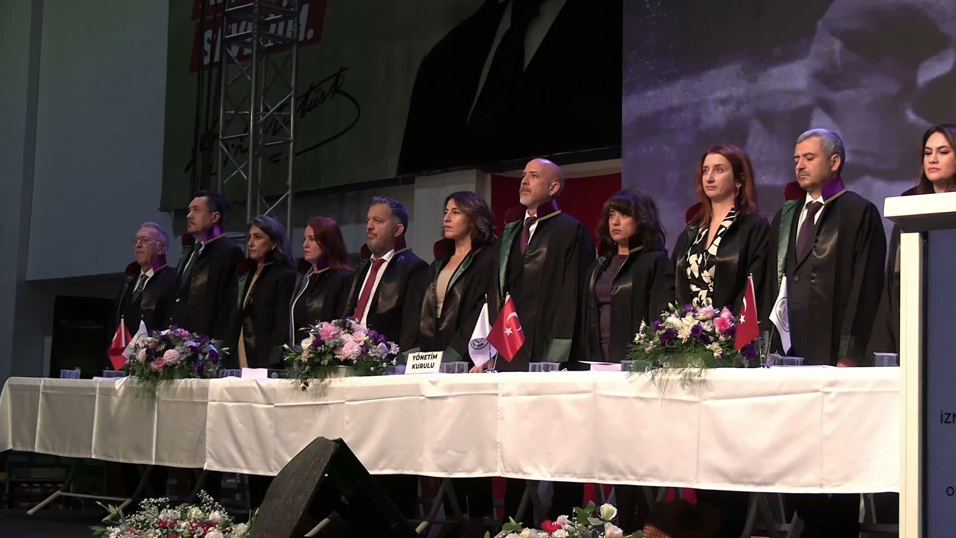 İzmir Barosu Genel Kurulu’nda ilk gün tamamlandı: Mali denetim tartışması ve adayların mesajları öne çıktı