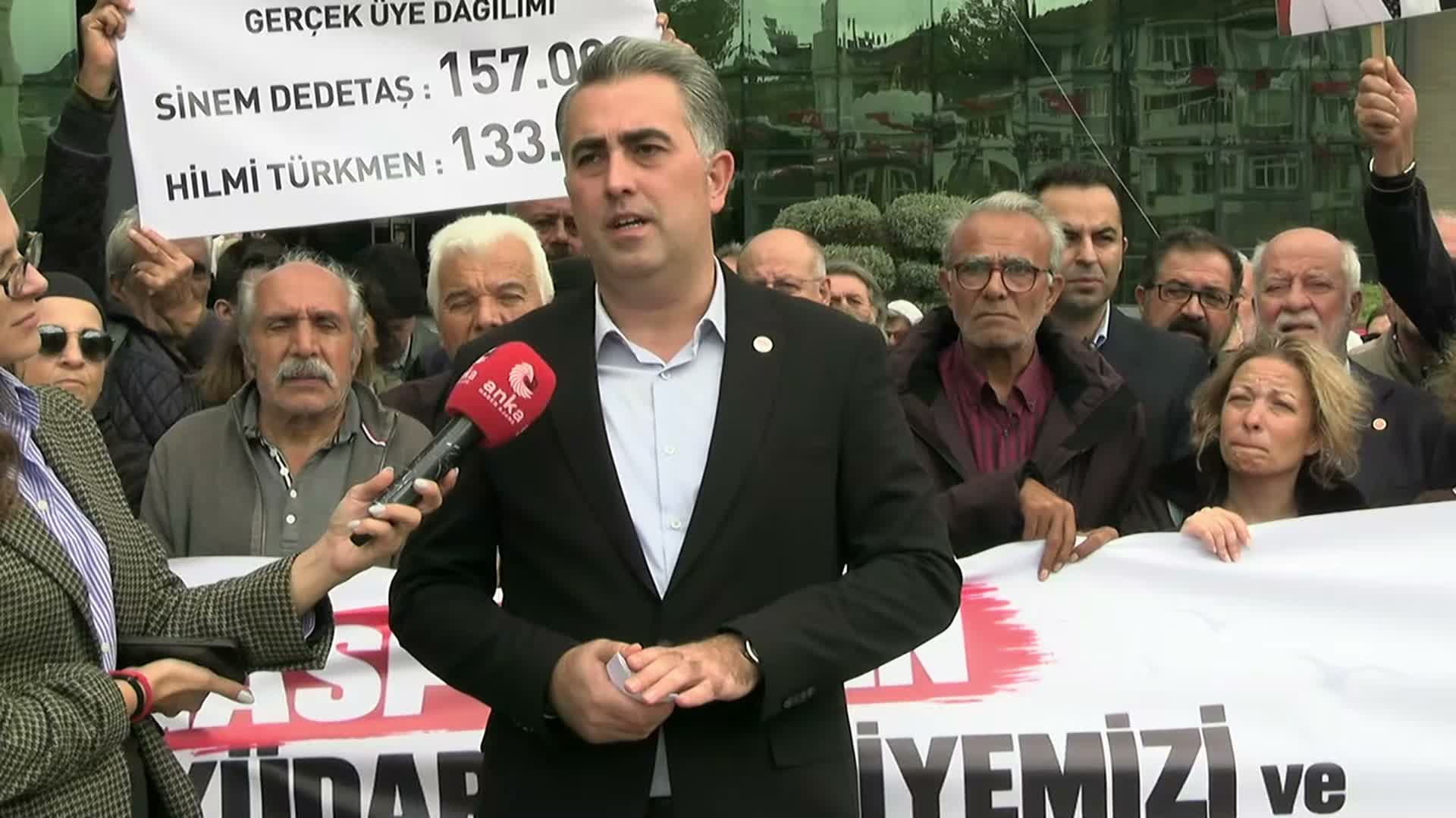 Üsküdar Belediyesi önünde tepki... Onur Cingil: Sinem Dedetaş'ın  ismini halkın gönlünden nasıl sileceksiniz?