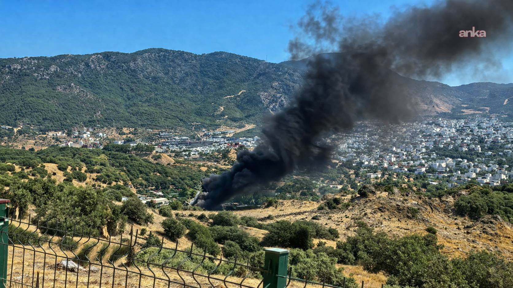 Bodrum’da yapı marketin depo alanında yangın