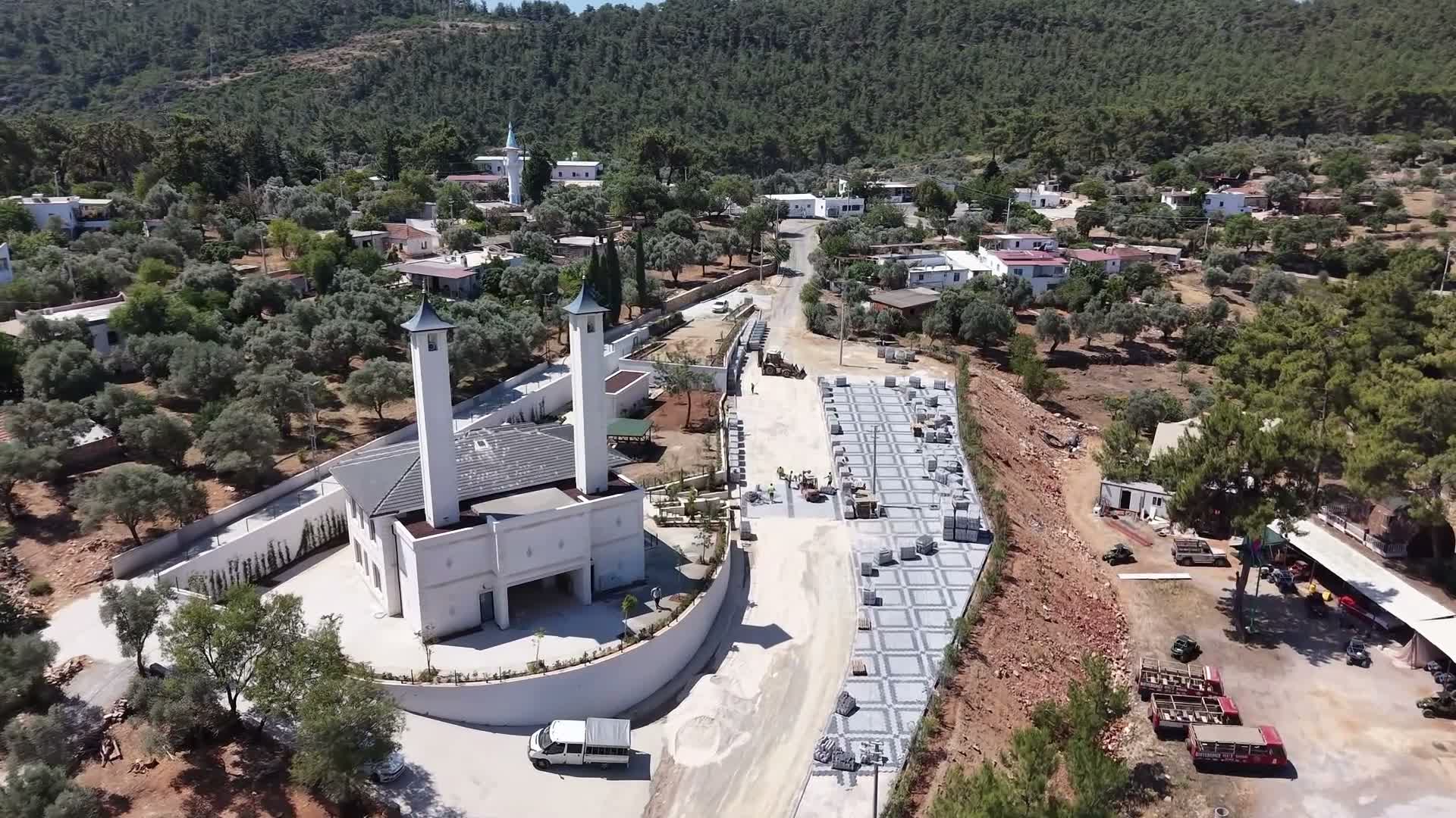 Bodrum'da Çamlık Cami önündeki meydan düzenleniyor
