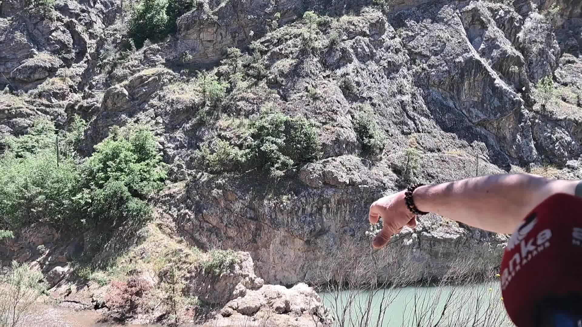 Artvin’de dere yatağına maden atıkları dökülmesi tepkilere yol açtı