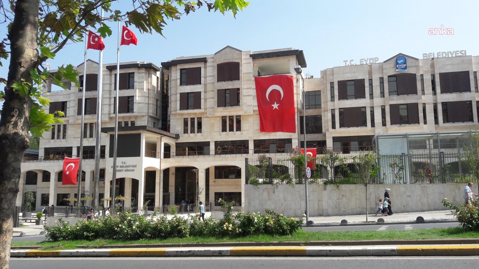 Eyüpsultan Belediyesi’nden 'gözaltı' açıklaması: Başkanımız Özmen'i bir an önce aramızda göreceğimize inanıyoruz