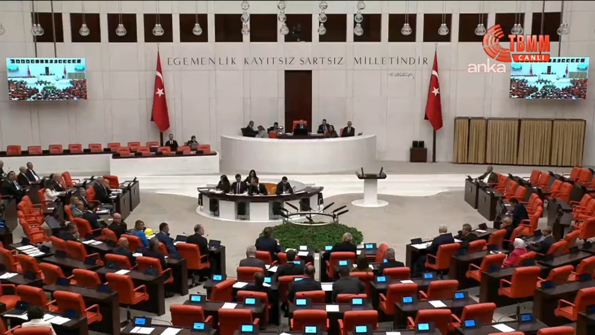 Muhalefetten Halk TV'ye kayyum tepkisi, AK Parti'den "hesap sorulacak" mesajı