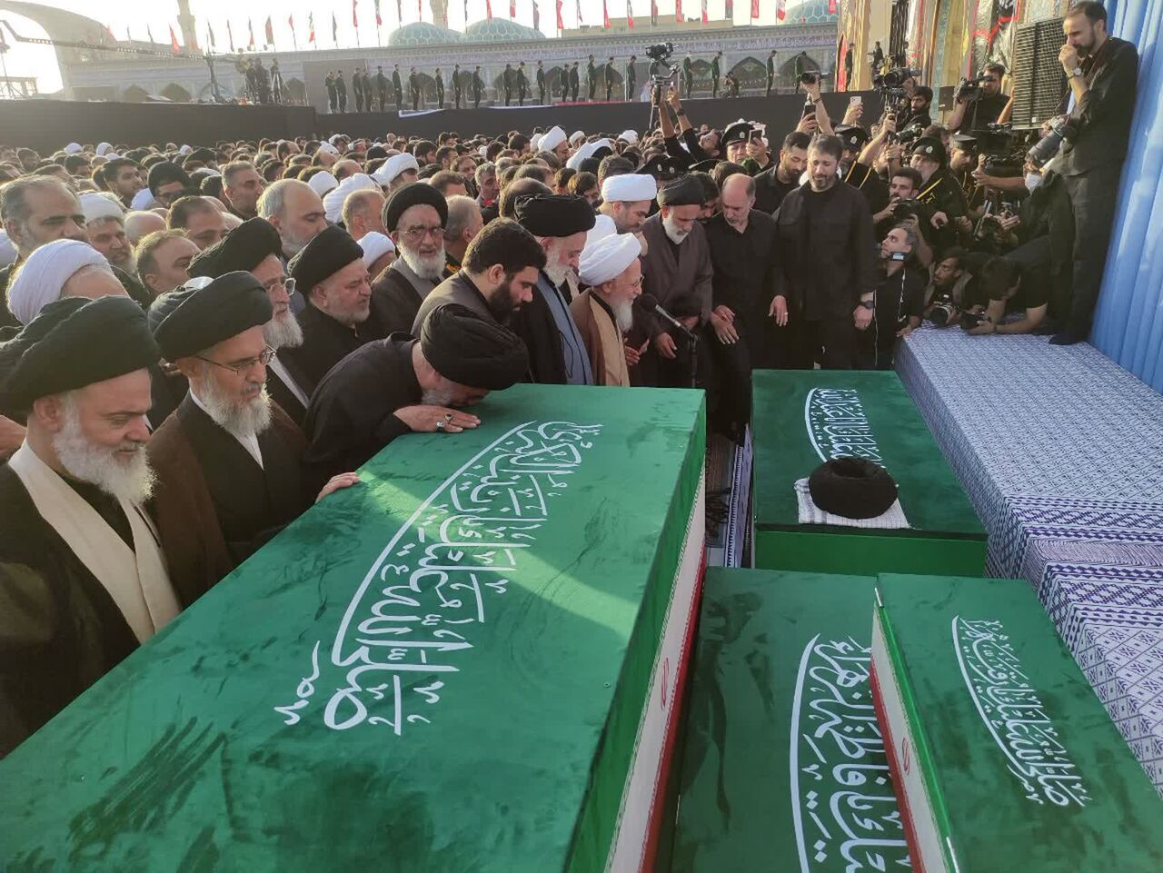 Hamaney'in naaşı Kum'a ulaştırıldı, cenaze törenleri Meşhed'deki definle sona erecek