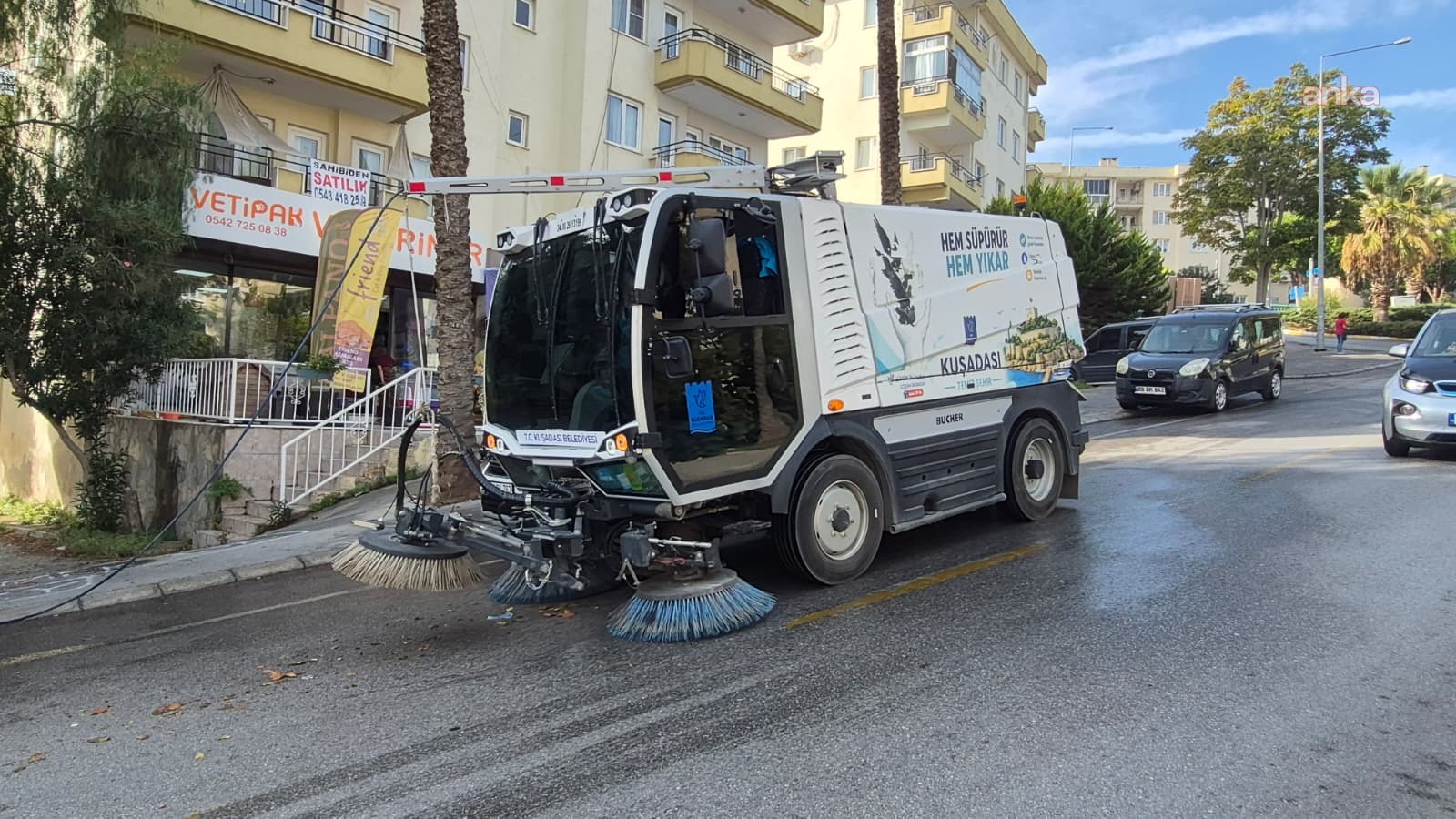 Kuşadası’nda 7/24 temizlik mesaisi