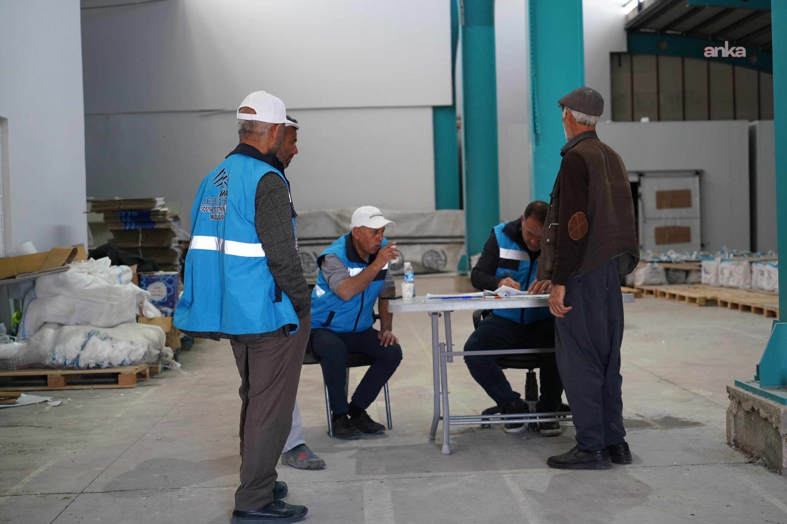 Adıyaman Belediyesi’nden sokak kedileri için mama ve su desteği