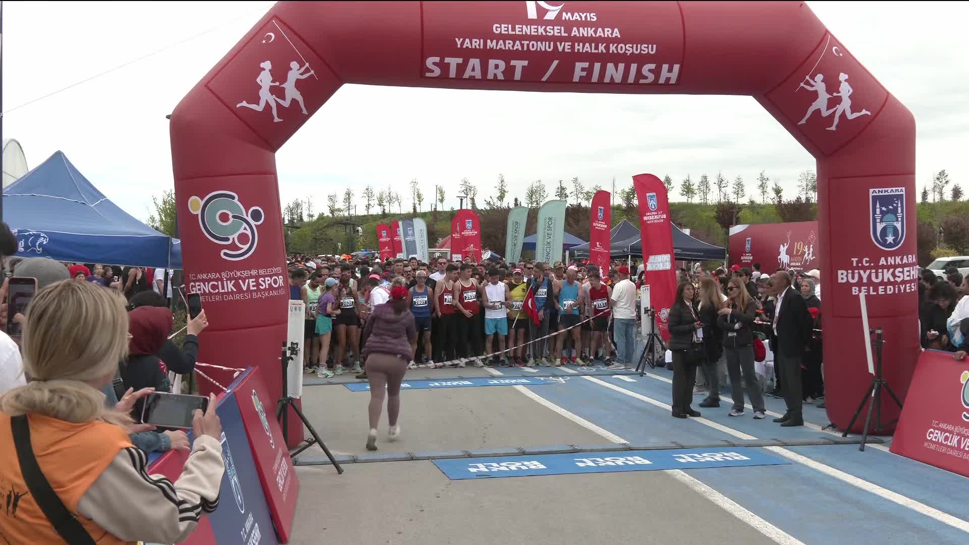 Geleneksel Ankara Yarı Maratonu ve Halk Koşusu... Mansur Yavaş: "Amacımız tam maratonda koşulması"