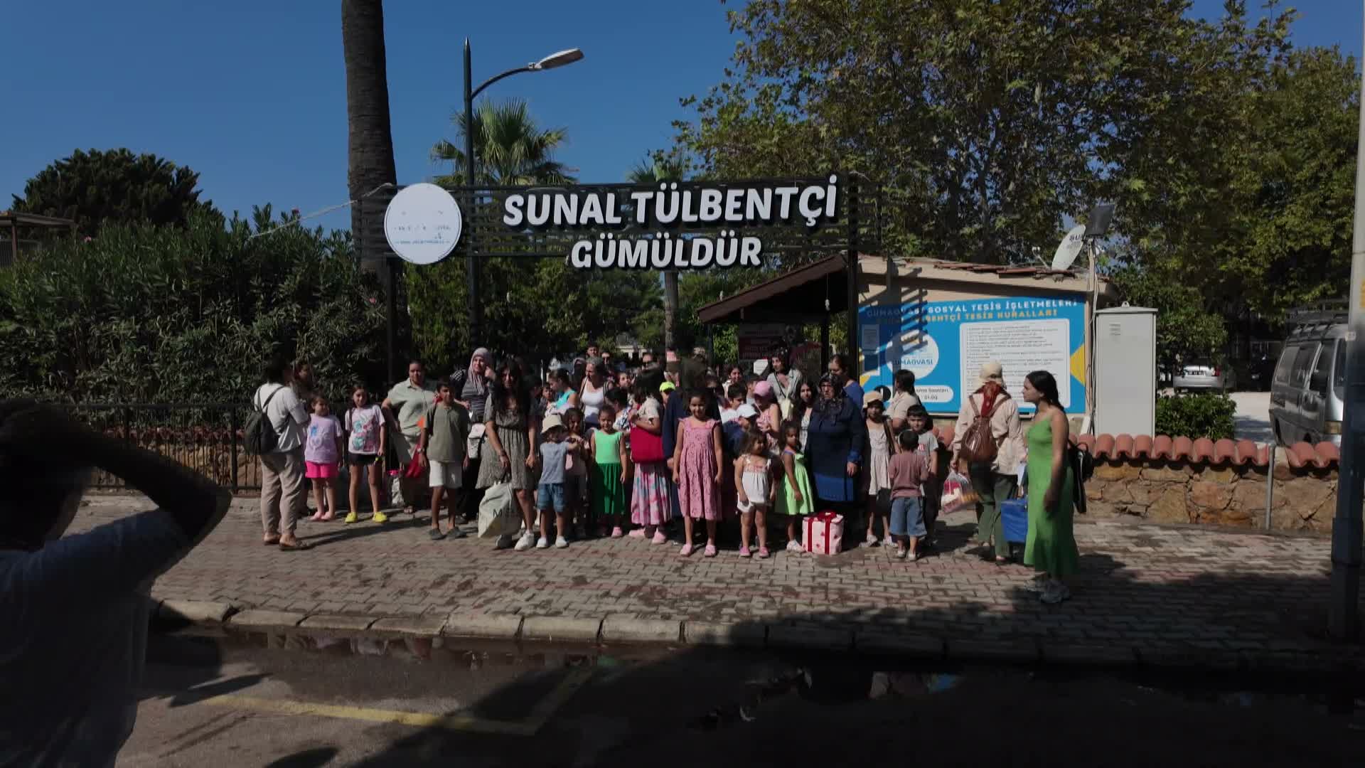 Konak Belediyesi’nden semt merkezi kursiyerlerine deniz sürprizi