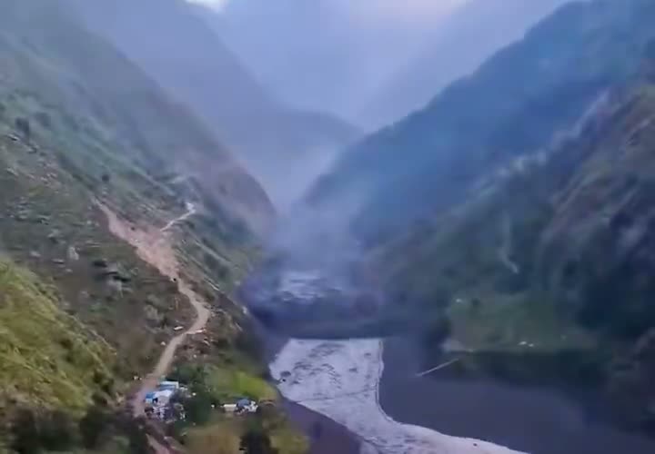 Nepal’de sel evleri ve köprüleri sürükledi: 5 kişi kayıp
