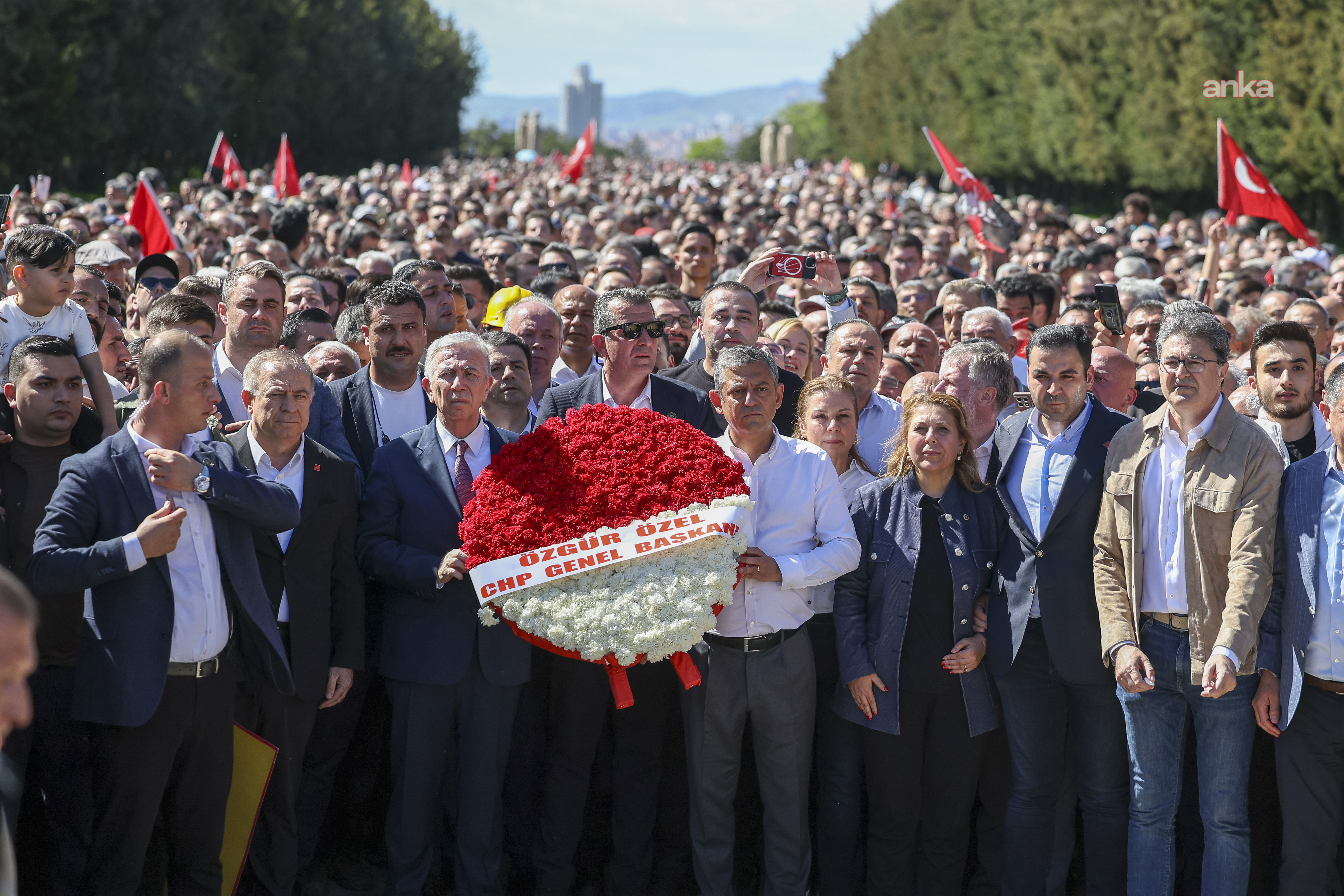 CHP’nin bayramlaşma programları dünya basınında: "Görevden alınan CHP lideri Ankara’da binleri topladı"