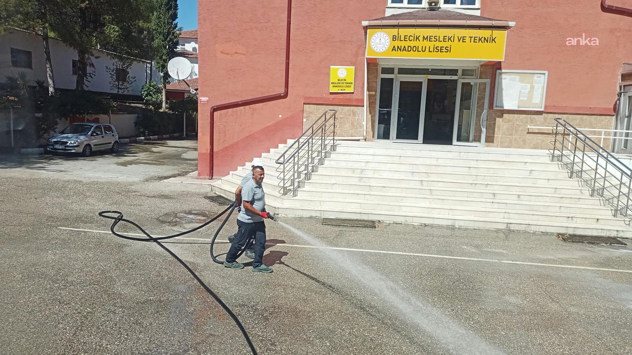 Bilecik Belediyesi'nden yeni eğitim dönemi öncesinde okullarda temizlik çalışması