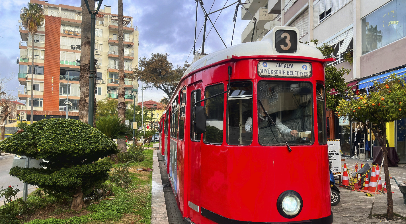 Antalya’da Nostalji Tramvayı seferlerine ara verildi