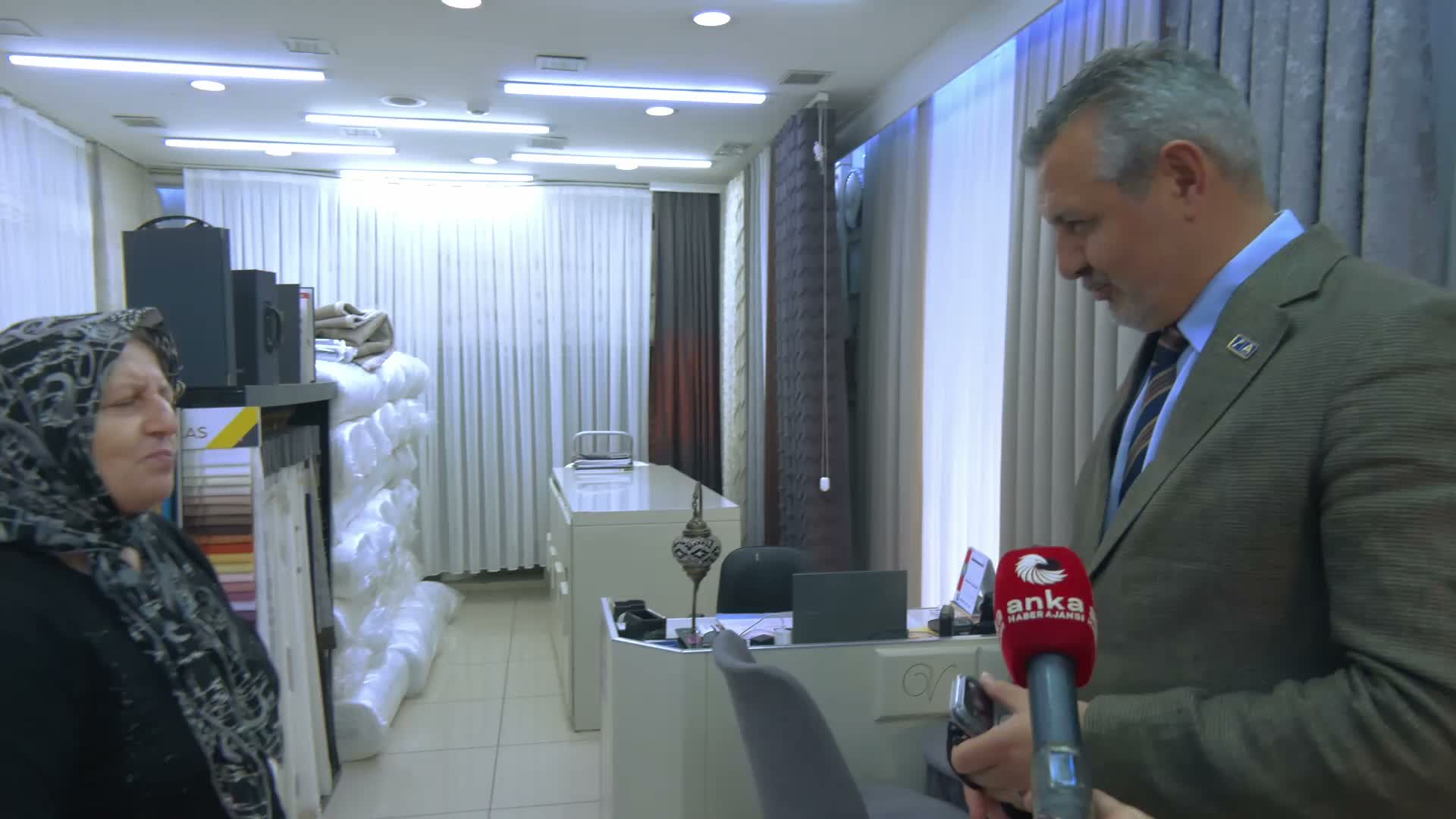 Anahtar Parti Genel Başkan Yardımcısı Kayhan, İzmir’de esnafla buluştu
