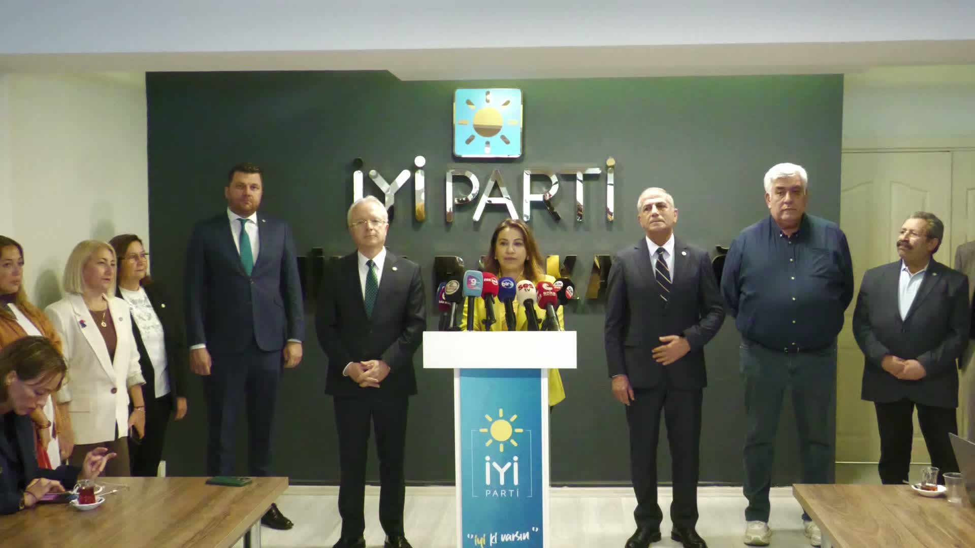 İYİ Parti İzmir’den fon krizi açıklaması: 2001 krizinden sonraki en büyük, en organize soygun