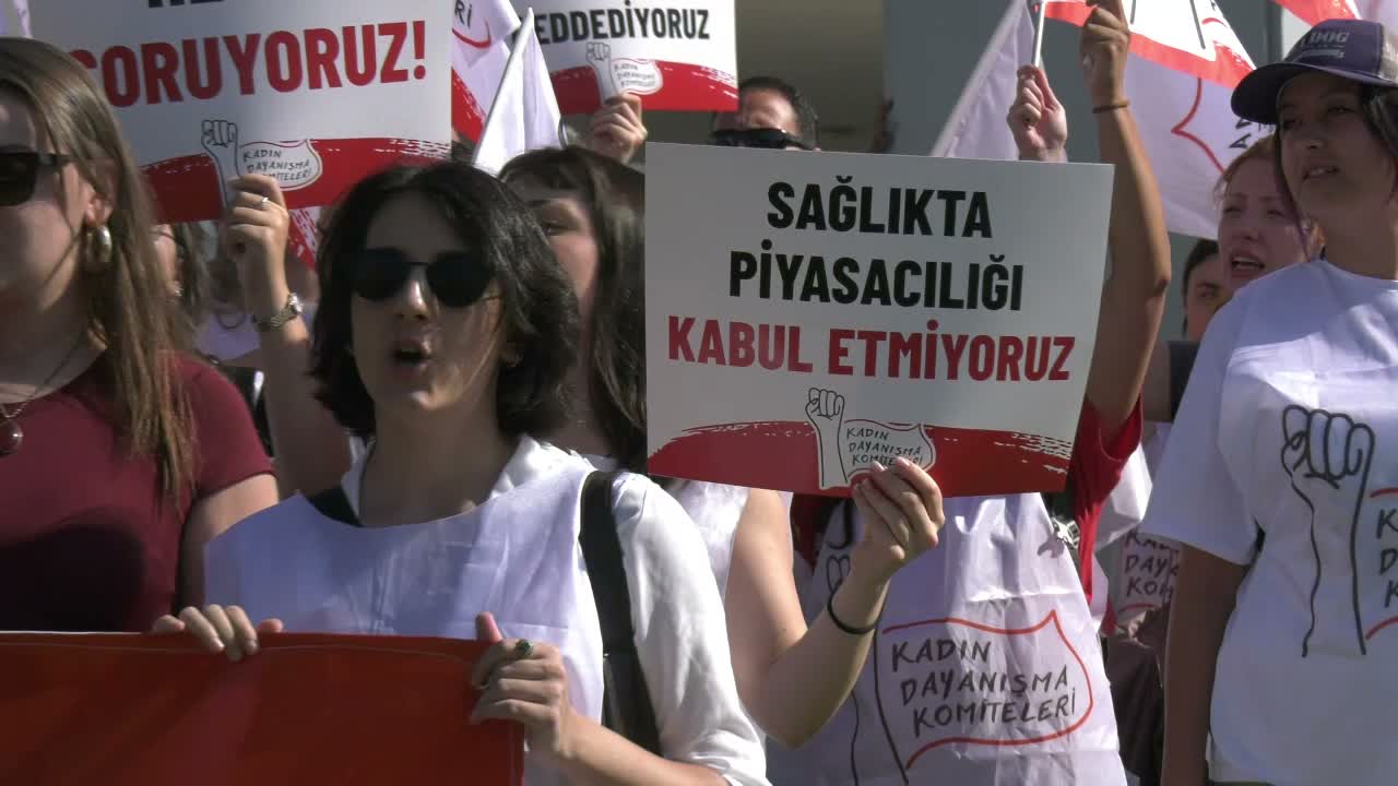 Kadın Dayanışma Komiteleri, Sağlık Bakanlığı önünden seslendi: "Ücretsiz HPV aşısı hakkımız"