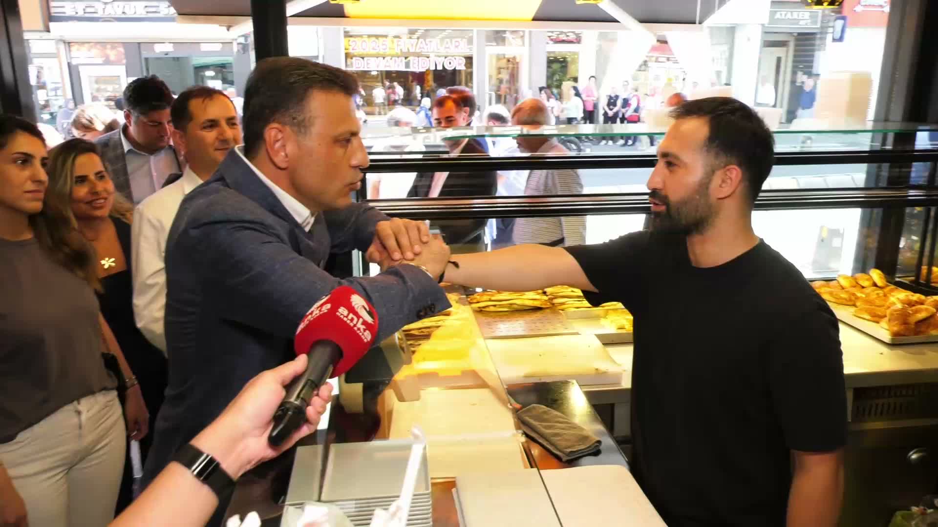 Özgür Çelik’ten “Kılıçdaroğlu ne olacak böyle” diyen yurttaşa: “Gitmiş saray ittifakının parçası hâline gelmiş”