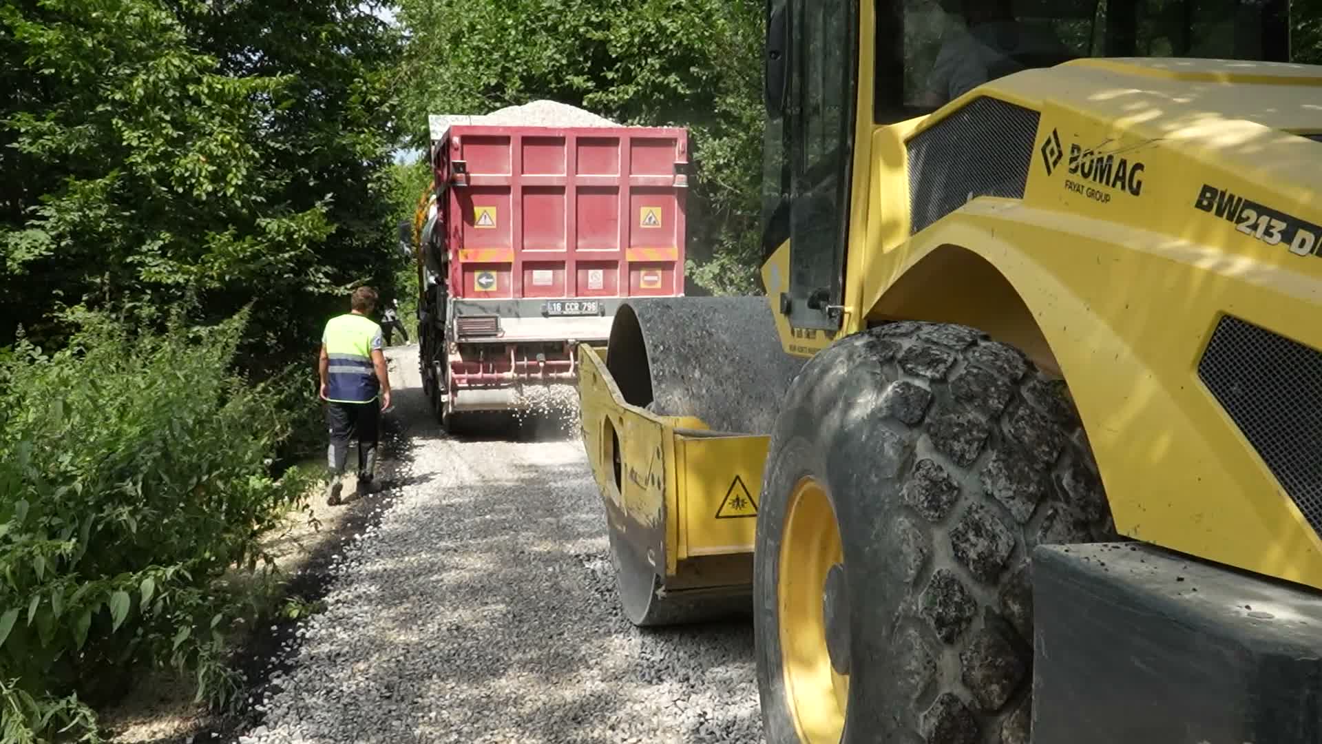 Bursa Büyükşehir Belediyesi’nden İnegöl’de 18 kilometrelik yol yenileme çalışması