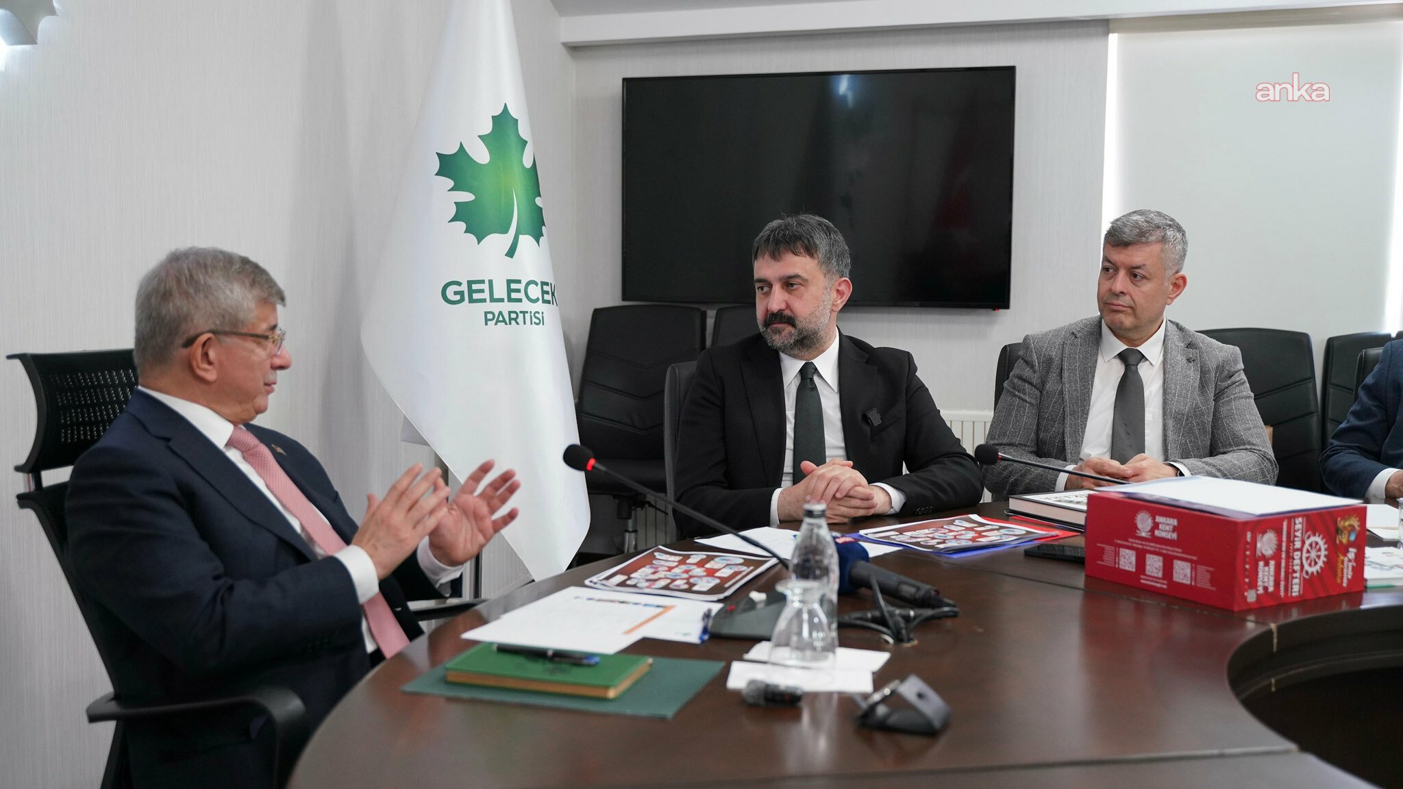 Gelecek Partisi Genel Başkanı Davutoğlu, Ankara Kent Konseyi Başkanı Yılmaz ile bir araya geldi