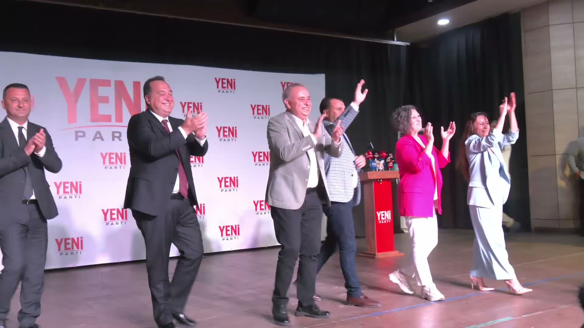 Manisa'da CHP'den istifa eden belediye başkanları ve örgüt yöneticileri YENİ Parti'ye katıldı