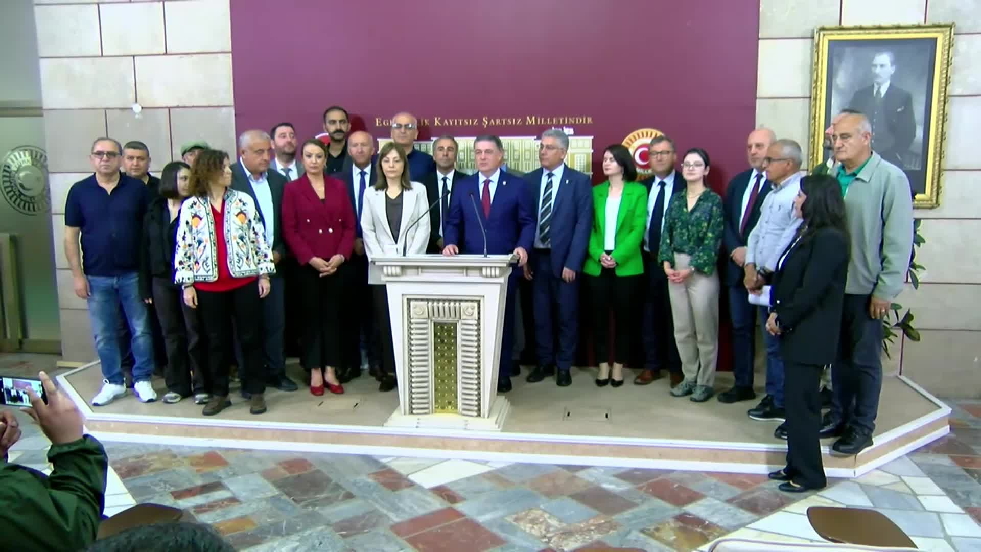 DEM Partili Fırat: Suriye’de yaşanan gelişmeler yalnızca güvenlik sorunu değildir