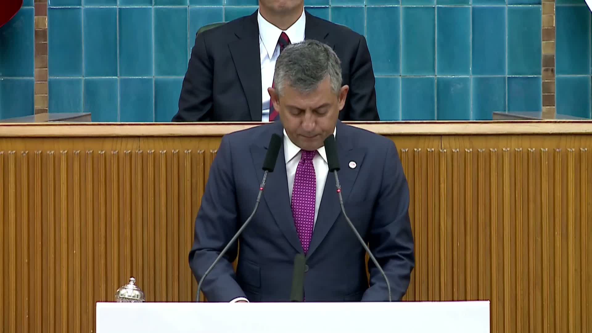 YENİ Parti grup toplantısı... Özgür Özel: "Milletin 10 gün önce kurduğu partiyi, 10 yıldır firari olan FETÖ’cüler kirletmeye çalışıyorlar"
