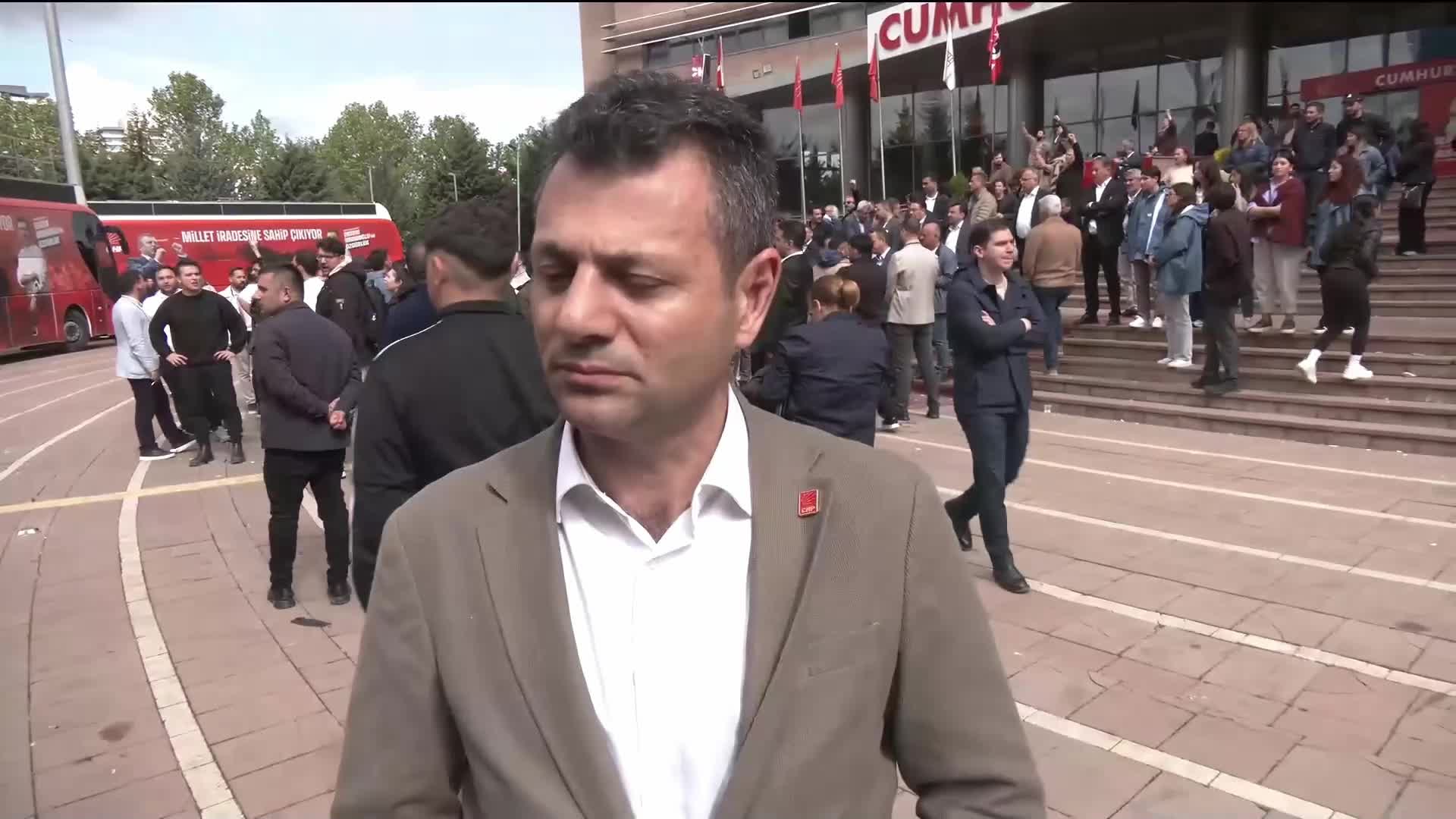 CHP Genel Merkezi'nde gerginlik... Ali Abbas Ertürk: "CHP’nin en utanç verici gününü, bu partiye 13 yıl genel başkanlık yapmış bir şahıs yaşatıyor"