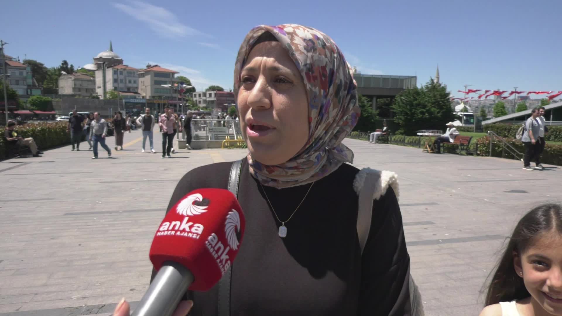 Ücretsiz ulaşım tatile, memleketine gidemeyen, İstanbul'a gezmeye gelenlerin imdadına yetişti: Vatandaşın yaralarına bir nebze su serpiyor