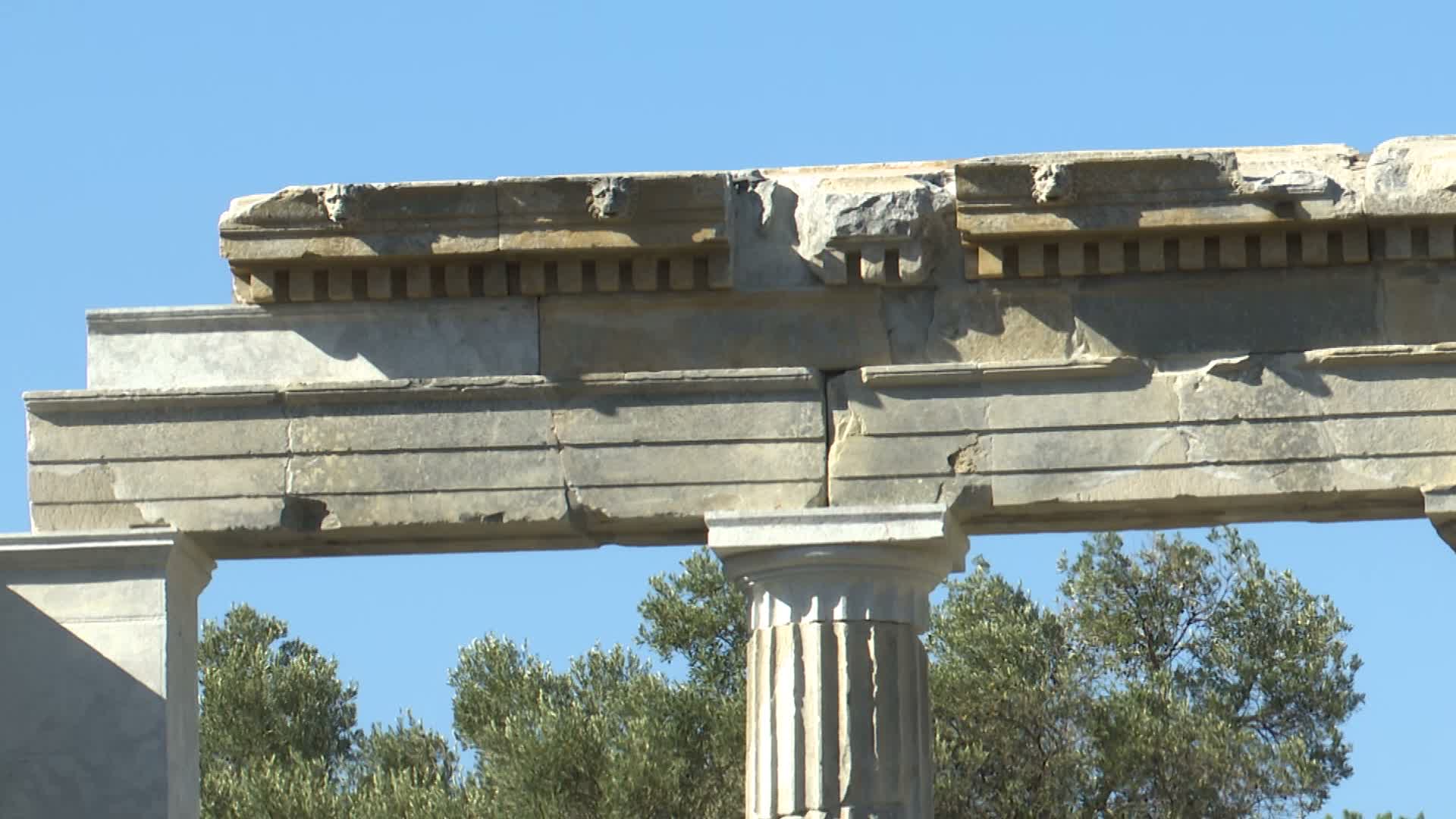Teos’un taşları 2 bin 200 yıllık tarihi gün yüzüne çıkarıyor