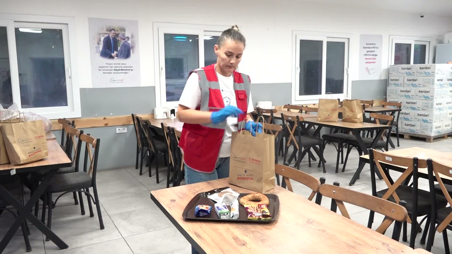 Bornova Belediyesi'nden öğrencilere beslenme desteği