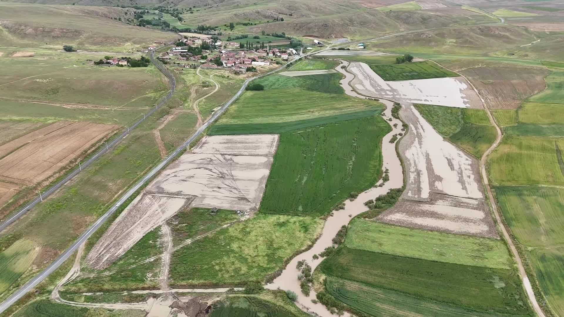 Yozgat’ta dolu ve sel sularının zarar verdiği alanlarda hasar tespiti devam ediyor
