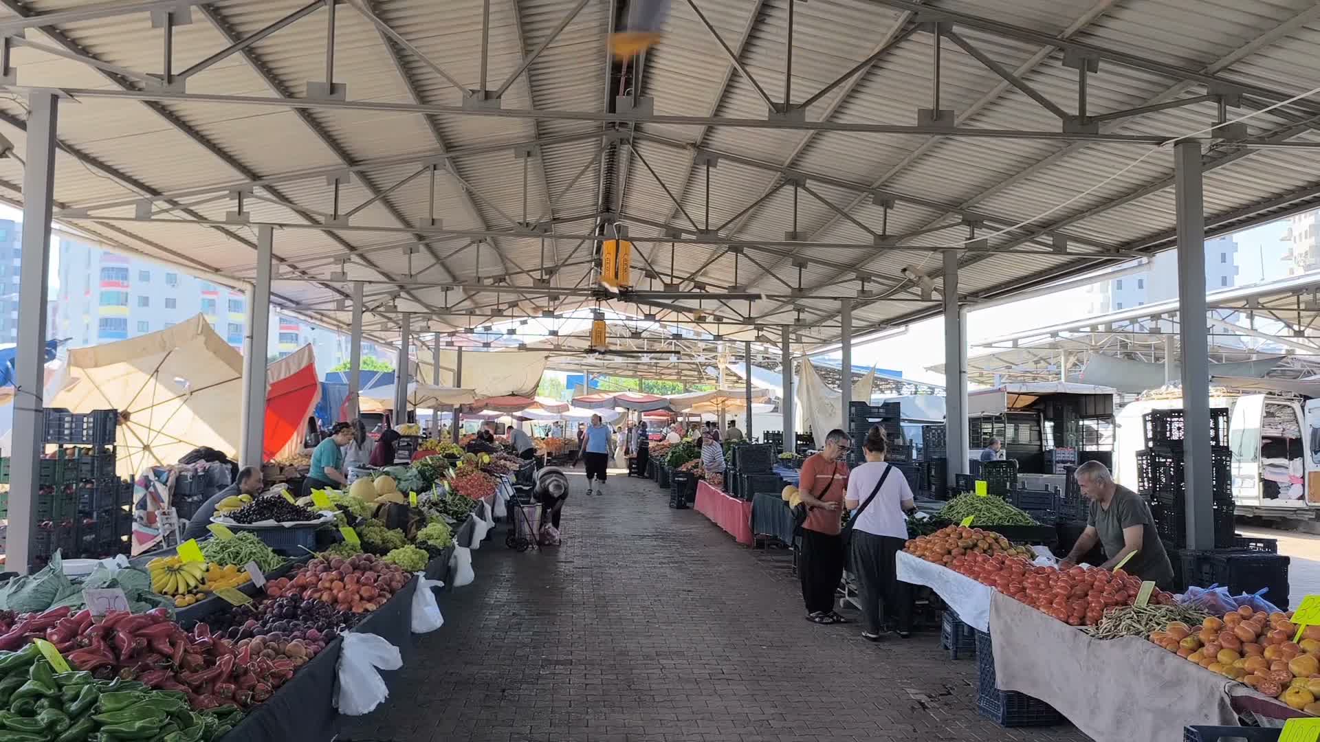 Maaşı yetmediği için börekçilik yapan emekli: "Maaş yeter mi, ek işle devam"