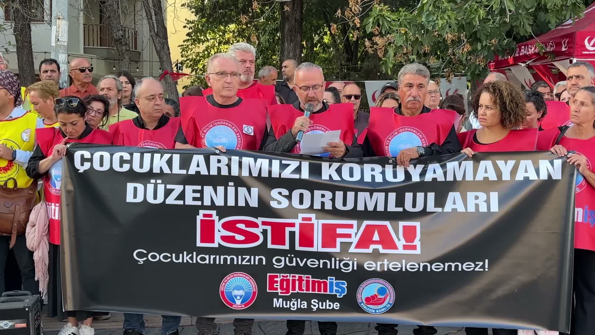 Muğla’da eğitimcilerden Turgutlu’daki saldırıya tepki: Güvenli okul, güvenli gelecek