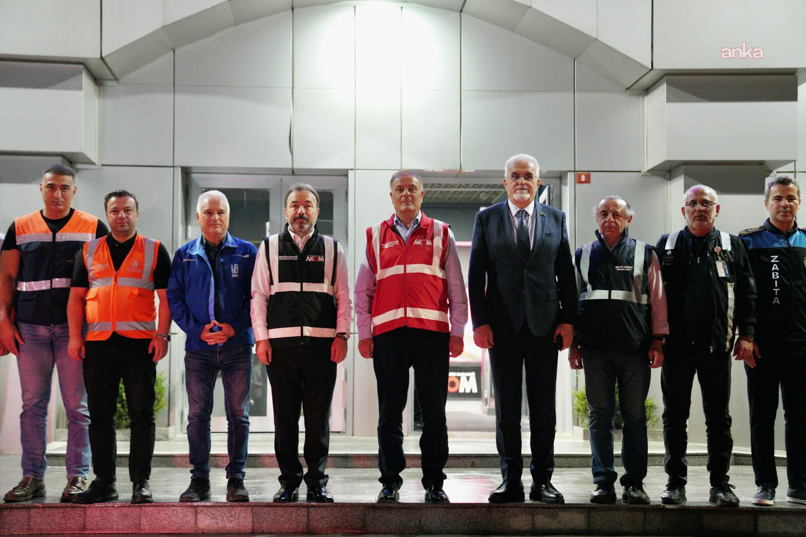 İstanbul'da kuvvetli sağanak ve fırtına beklentisi... İBB Başkan Vekili Aslan: "6 bin 731 personel ve 2 bin 183 araçla teyakkuzdayız"