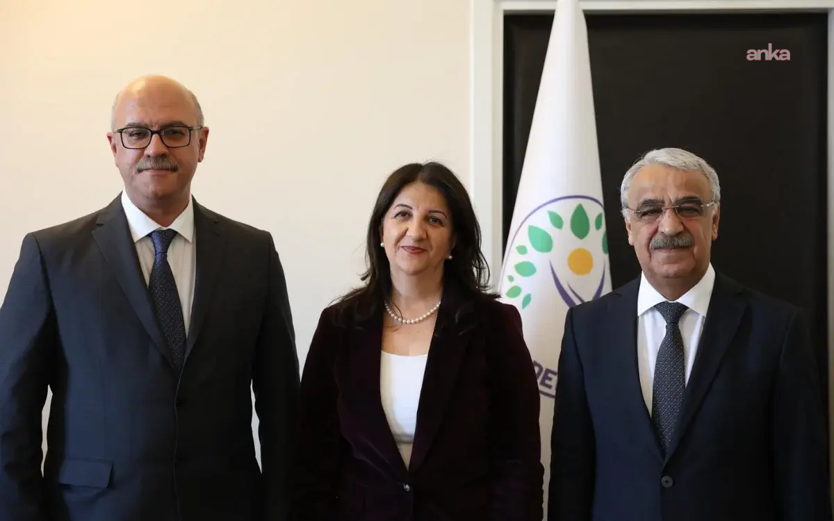 DEM Parti İmralı Heyeti Öcalan'ın değerlendirmesini paylaştı: "Bir siyasi partinin genel merkezine kapısını balyozla kırarak girmek demokraside olacak şey midir?"