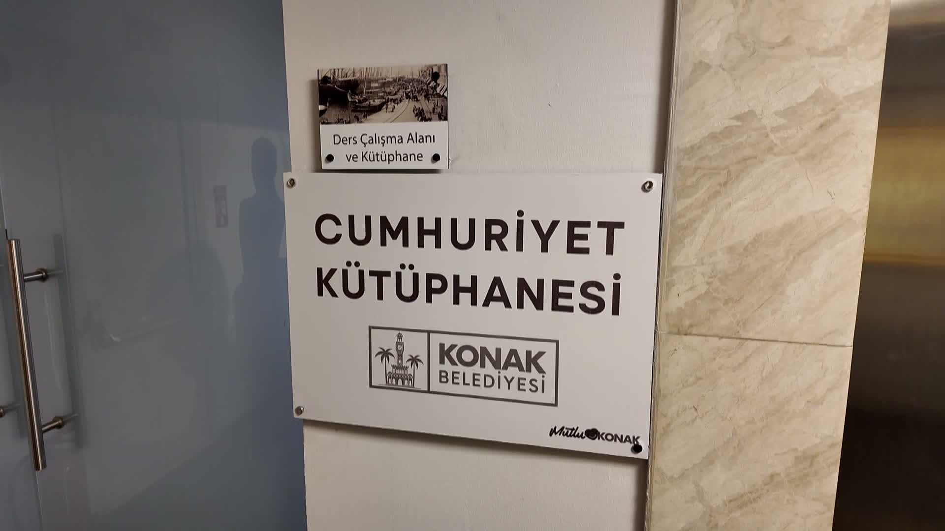 Gençler, Konak’ın Cumhuriyet Kütüphaneleri’nde sınavlara hazırlanıyor