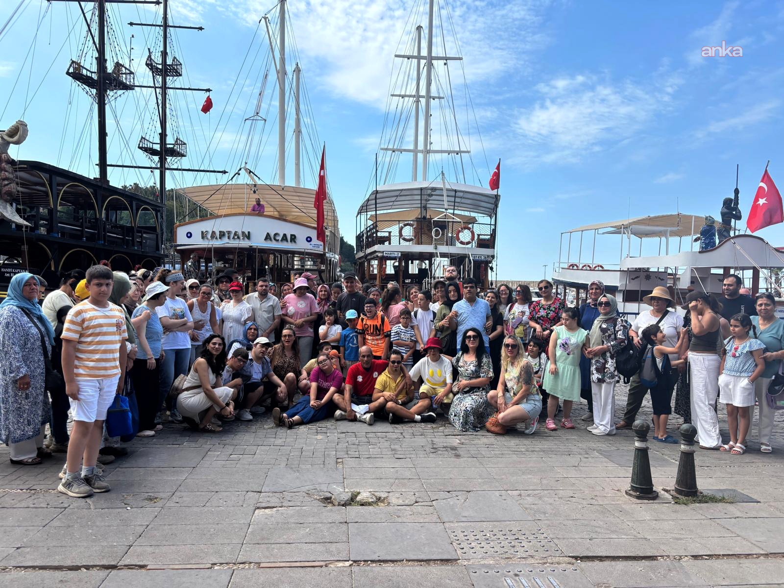 Muratpaşa’da özel gereksinimli bireyler Akdeniz’e açıldı