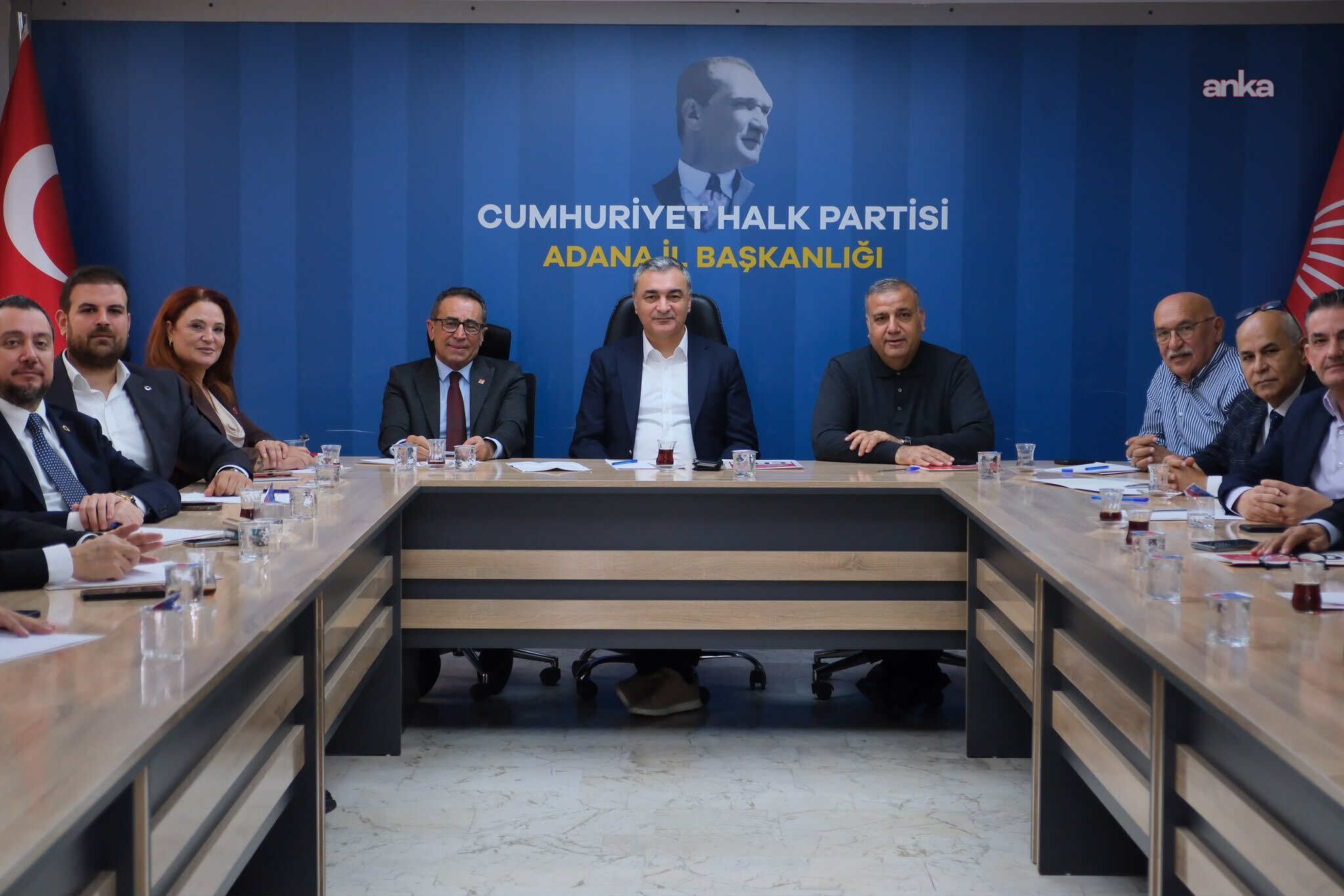 CHP Sözcüsü Sarı, Çukurova Belediye Başkan Vekilliği seçimi öncesinde meclis üyeleri ile bir araya geldi