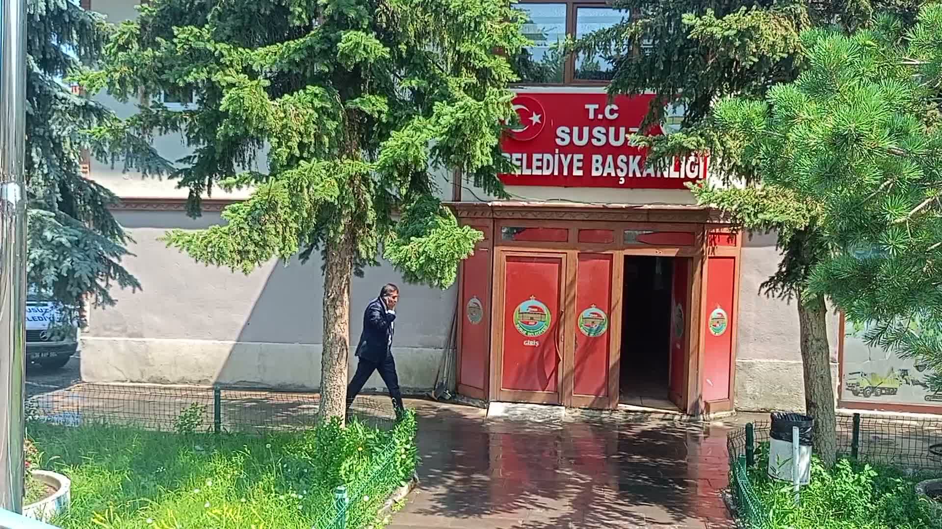 Susuz Belediye Başkanı Oğuz Yantemur ve Belediye Meclis üyeleri CHP'den istifa etti