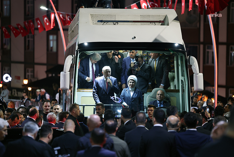 Erdoğan, Güneysu'da vatandaşlara seslendi: Önümüzde yaklaşan seçimleri başarıyla atlatacağımıza inanıyorum