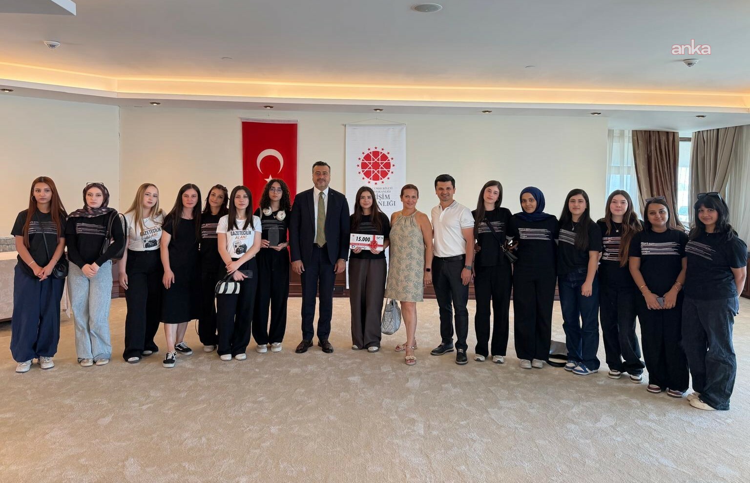 Okul Gazetesi Projesi'nde birincilik  Buca Şerife Bacı Mesleki ve Teknik Anadolu Lisesi'nin oldu