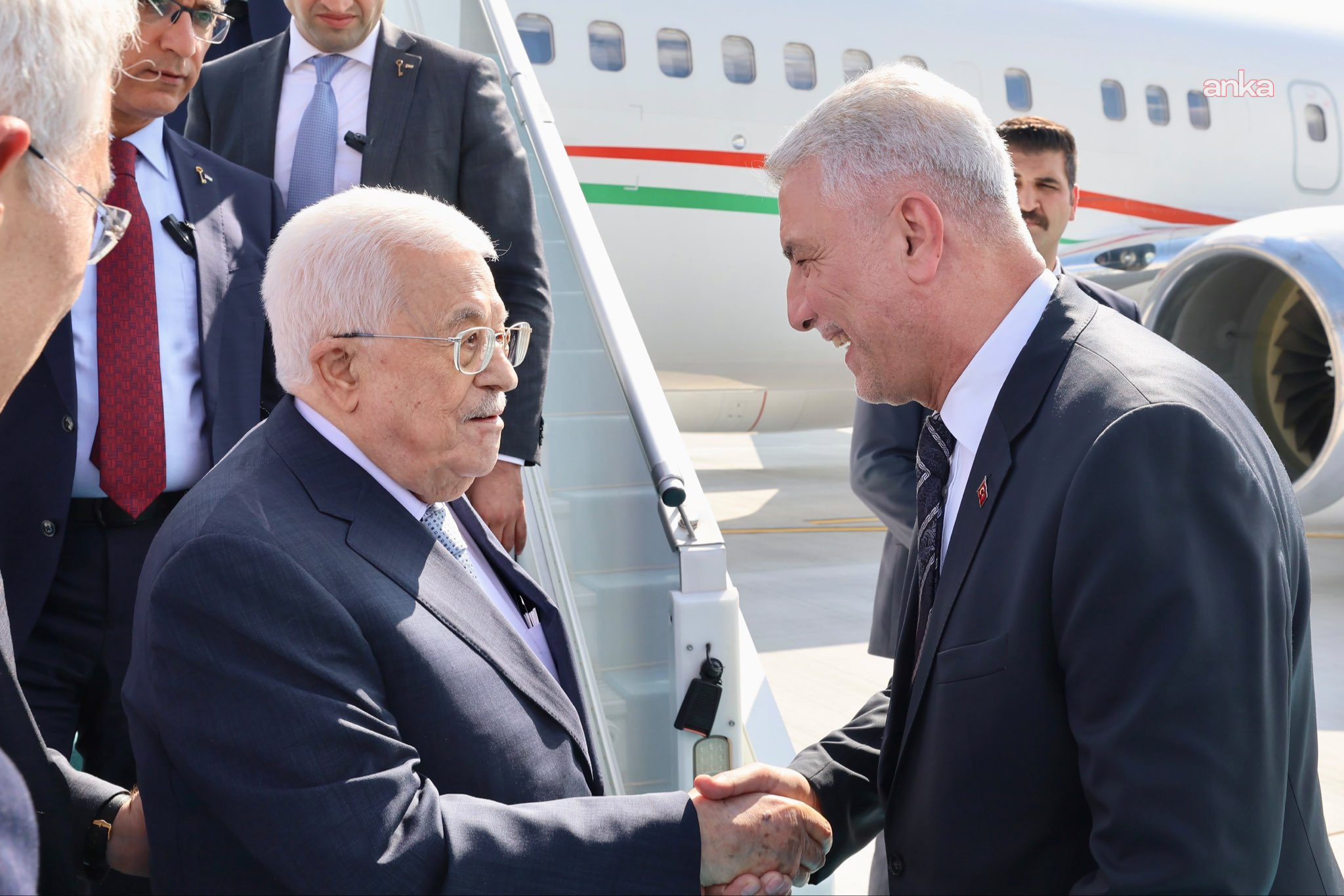 Bakan Bolat, Filistin Başbakanı Abbas'ı havalimanında karşıladı