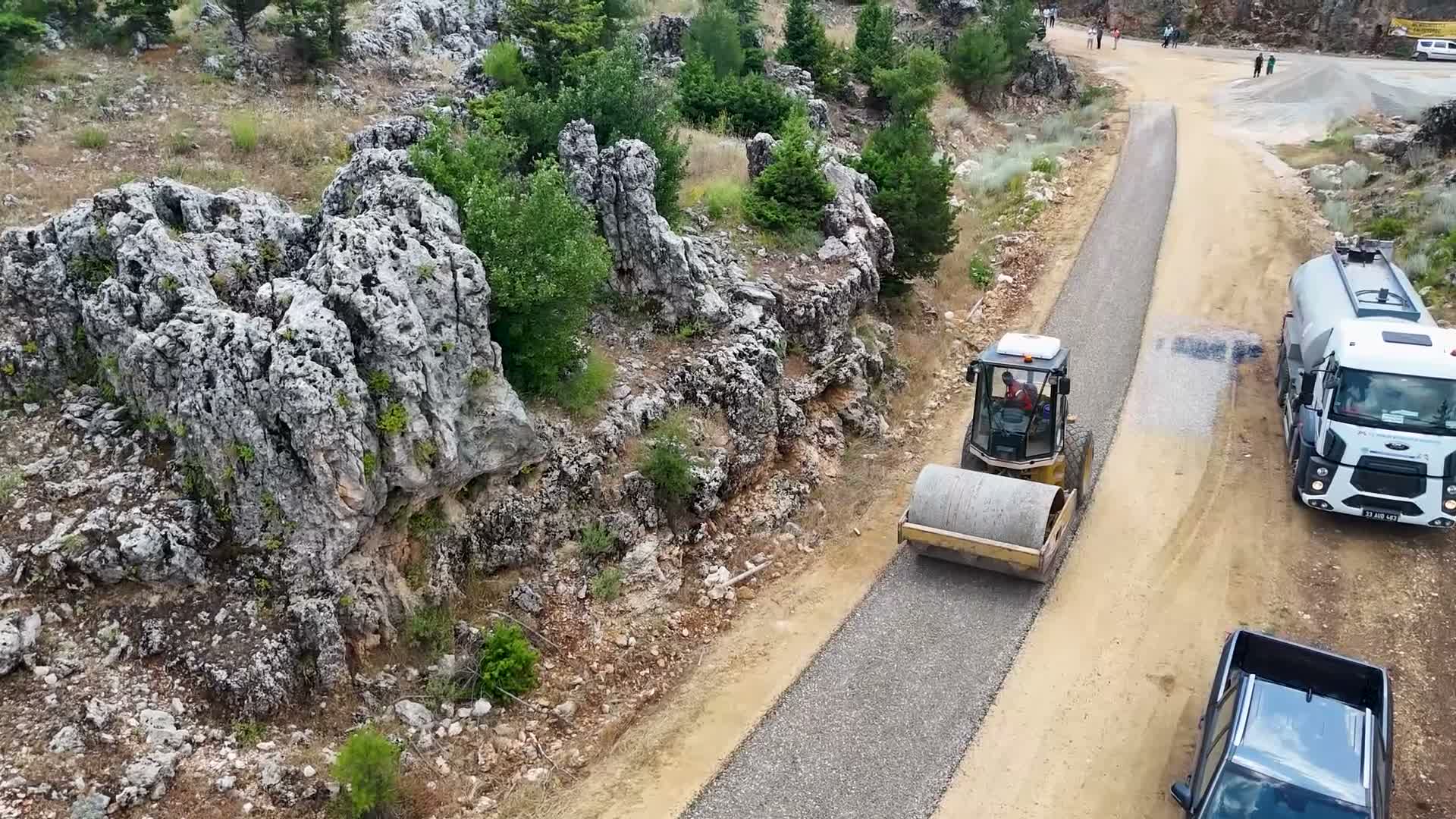 Mersin Büyükşehir Belediyesi, yarım asırlık yol sorununu 20 günde çözdü
