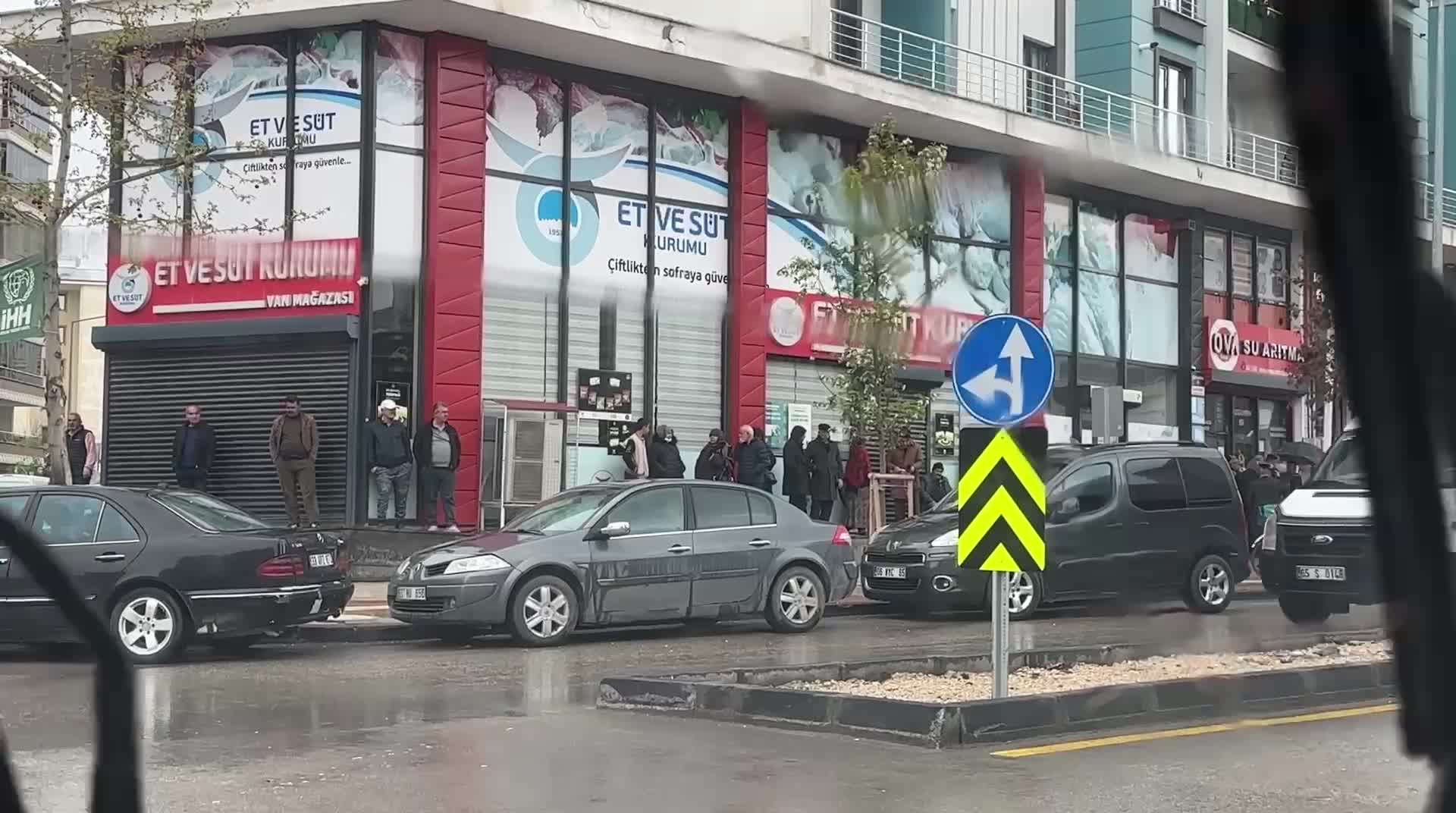 Et ve Süt Kurumu'nun Van'da hizmet veren iki mağazası kapatıldı