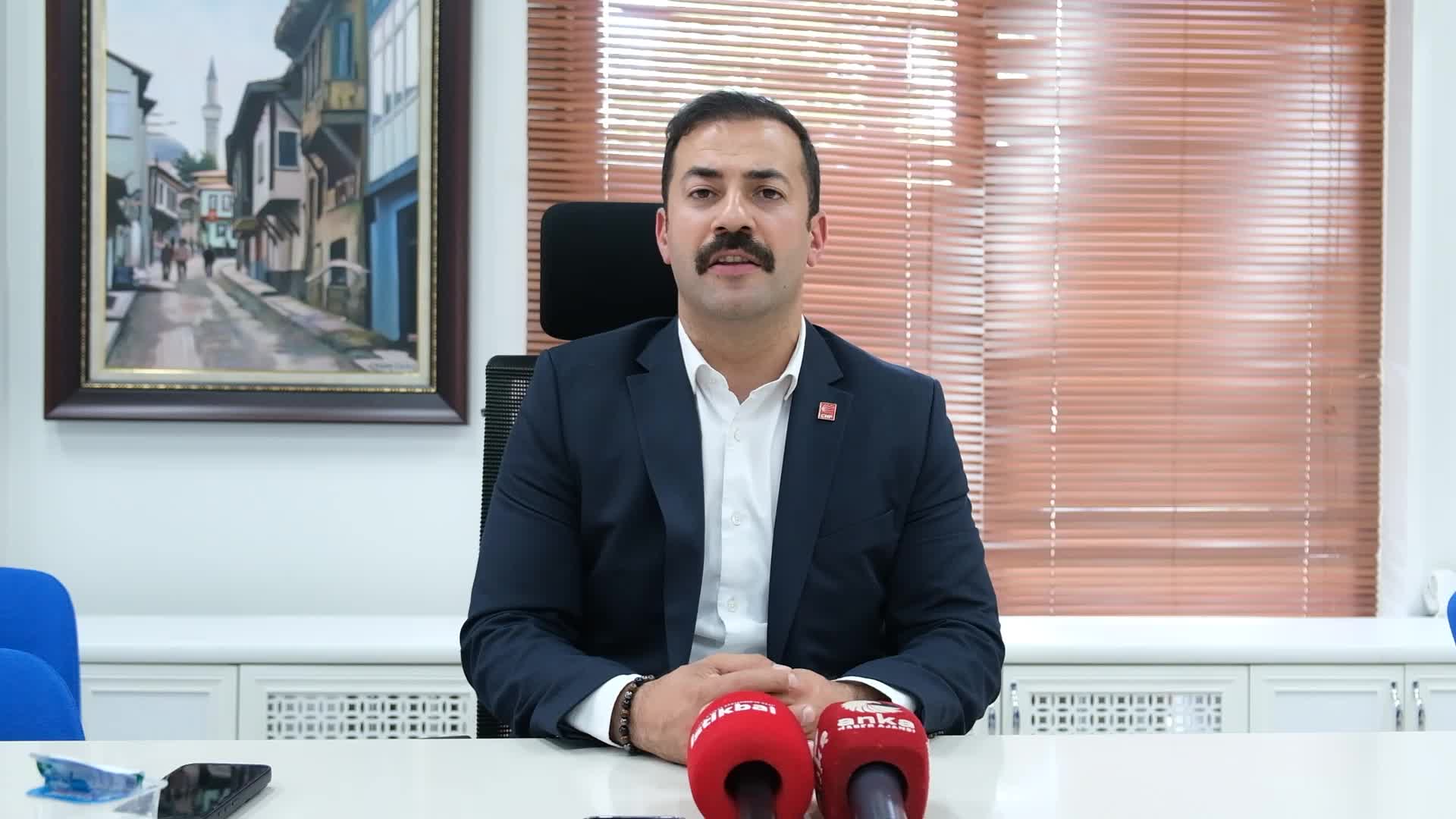 CHP Eskişehir İl Başkanı Yalaz: Özgür Özel'in yanındayız. Direnişte bulunmadan il başkanlığımızı vermem