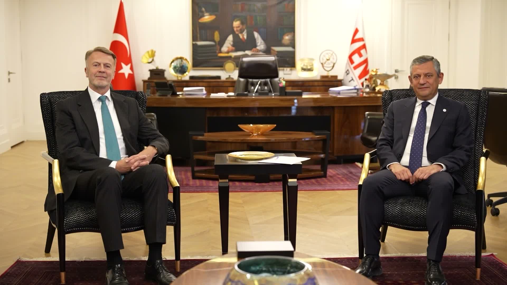 Özgür Özel,  AB Türkiye Delegasyonu Başkanı Büyükelçi Aivo Orav ile görüştü