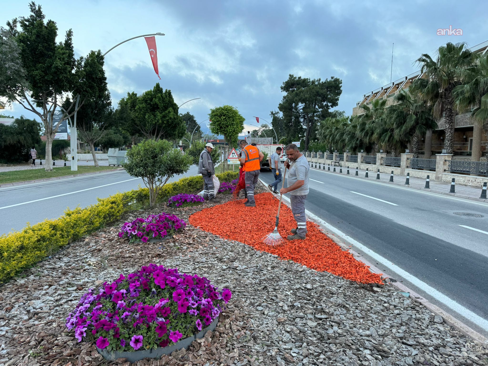 Antalya Büyükşehir Belediyesi’nden Kemer’e modern dokunuş